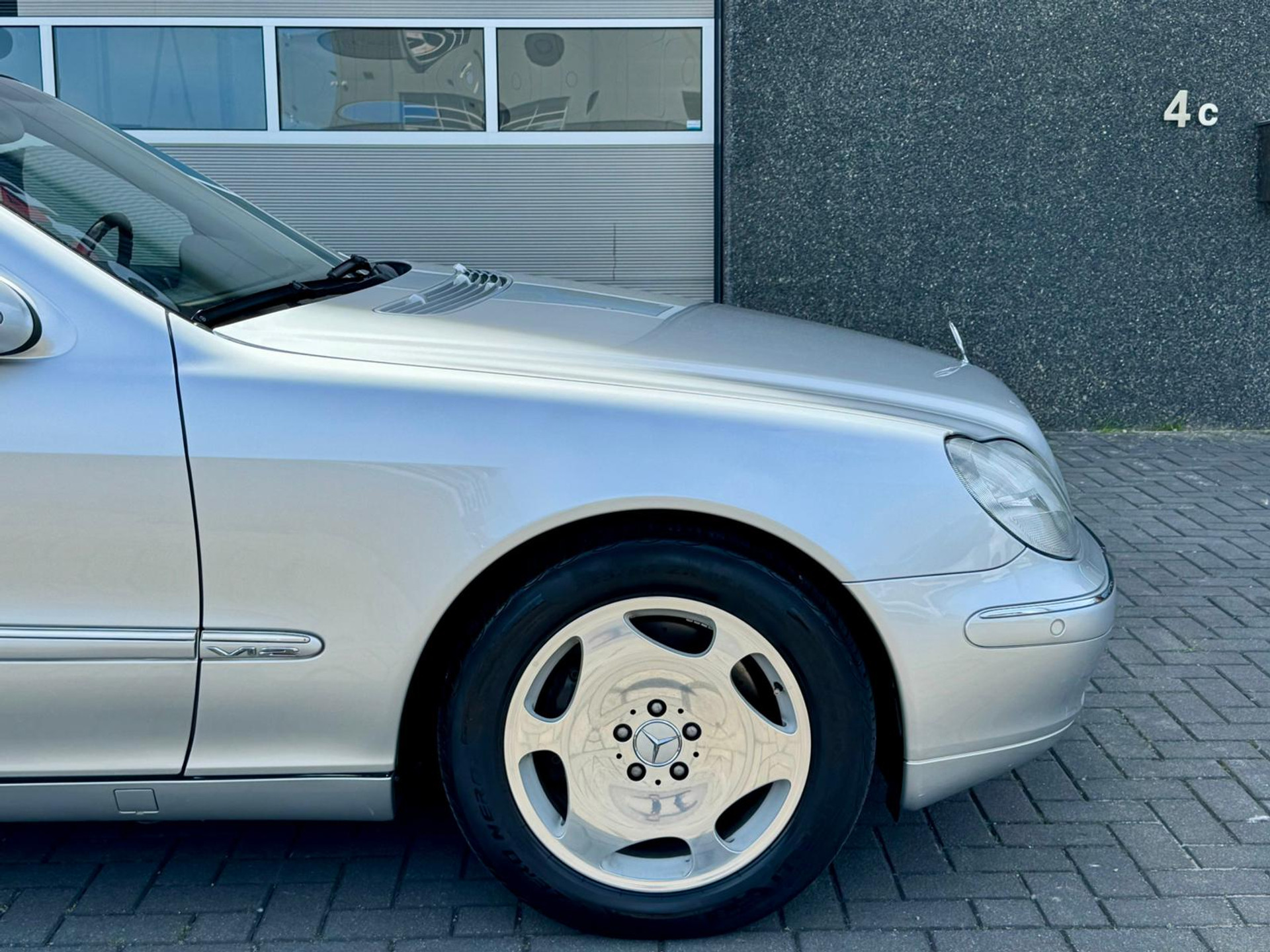44649823-6.jpg