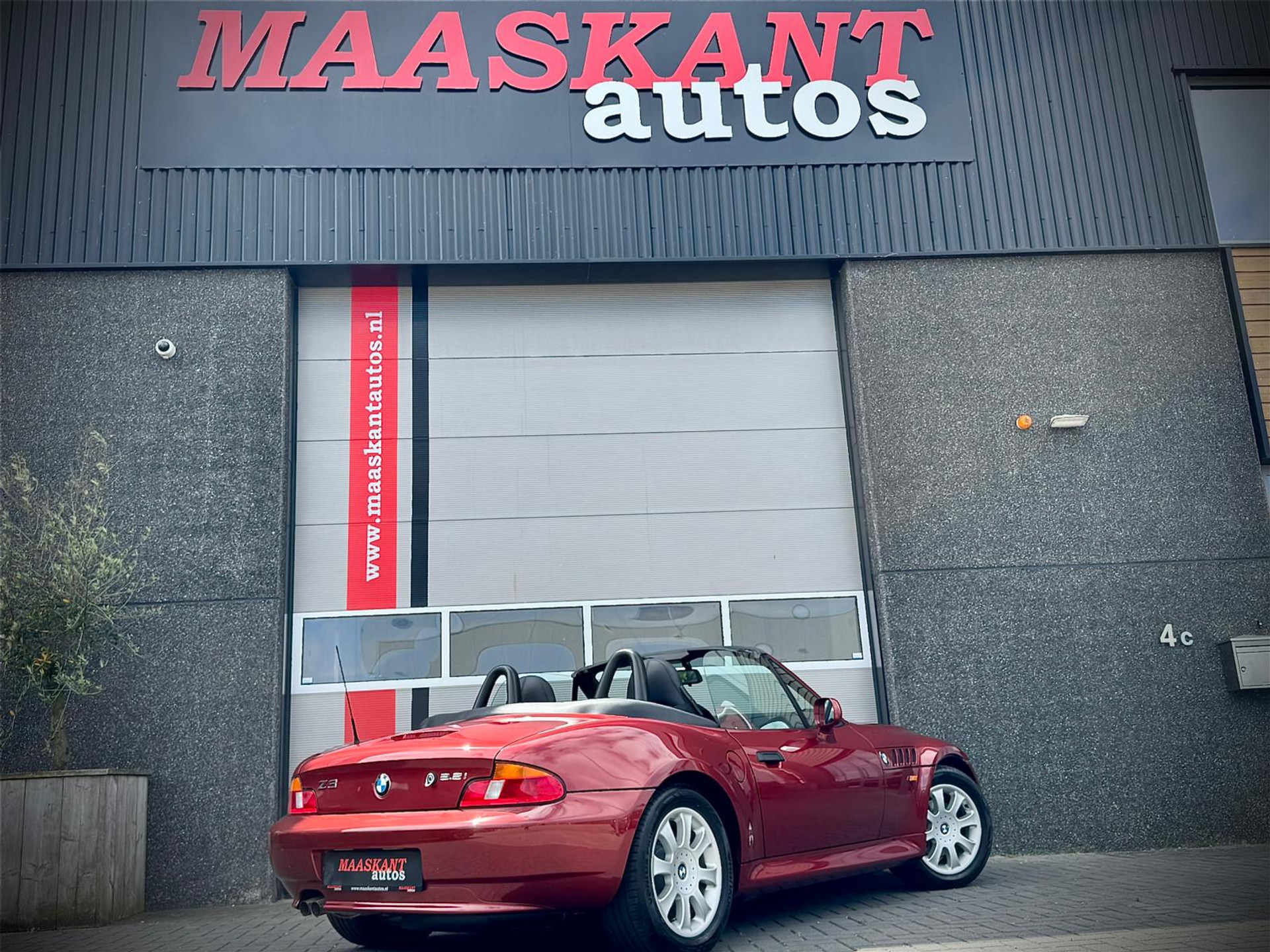44982028-2.jpg