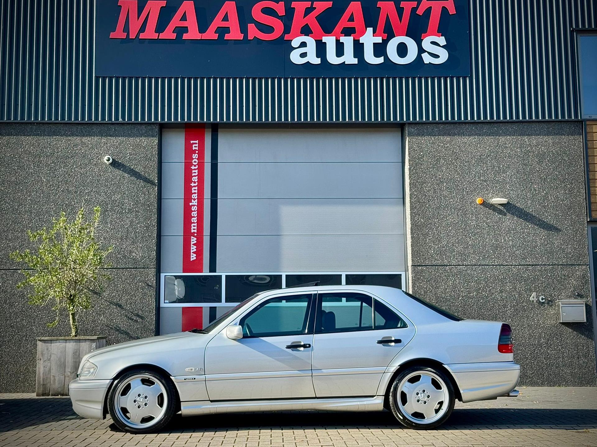 47545220-3.jpg