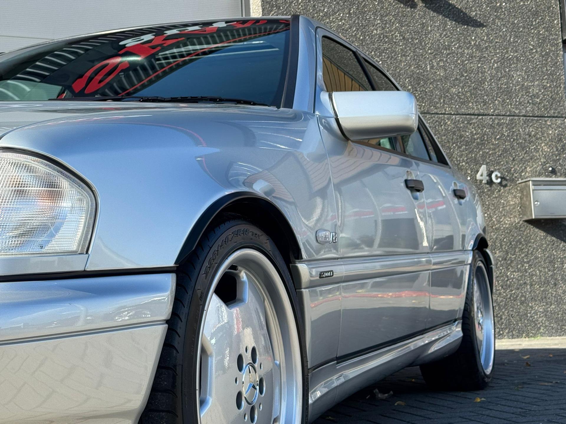47545220-7.jpg